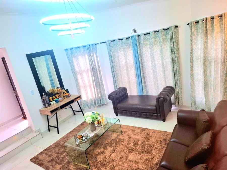 4 Bedroom Property for Sale in Welgelegen 3 Western Cape